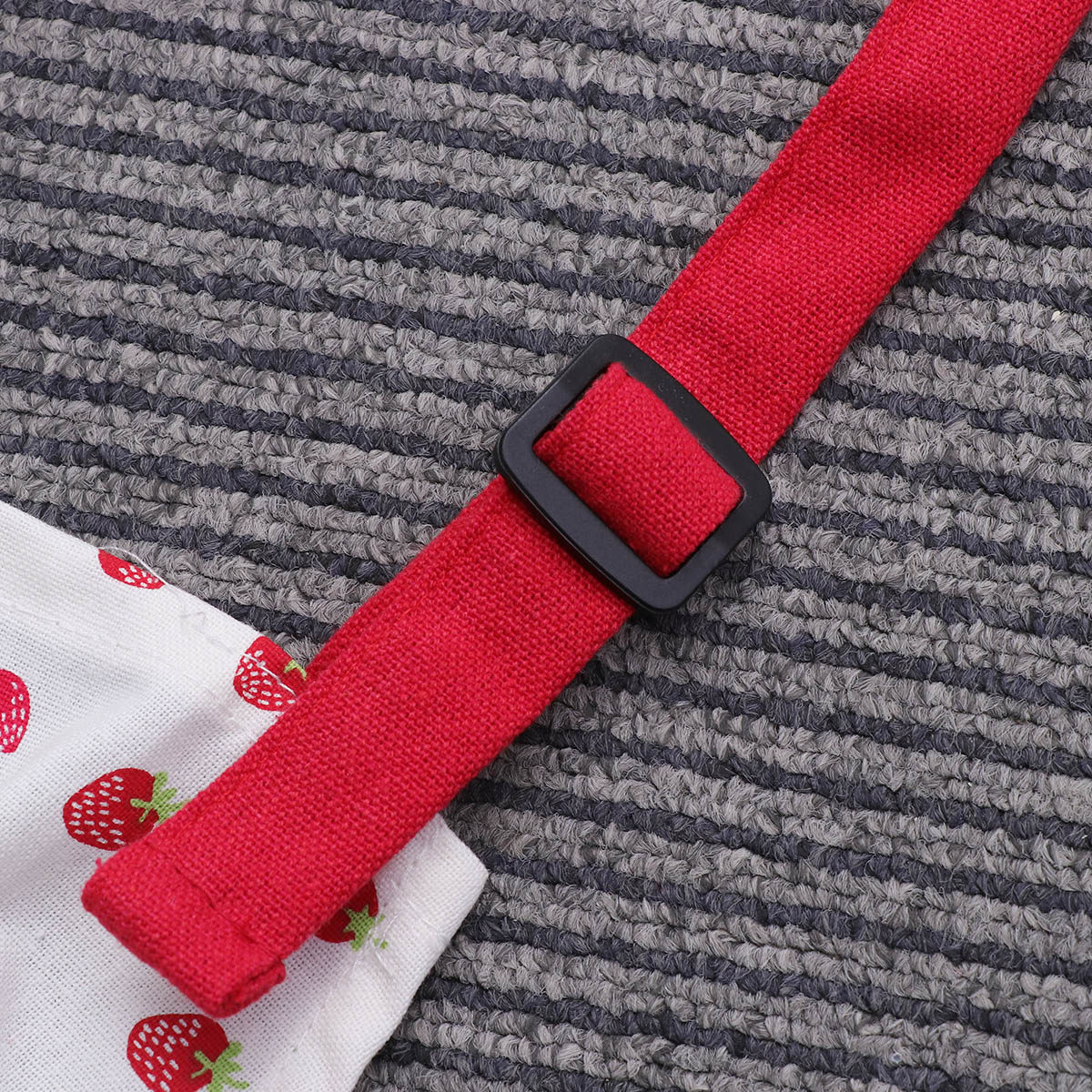 Kids Apron Cartoon Strawberry  - مراجعة Kids Outdoor Bbq وسعره